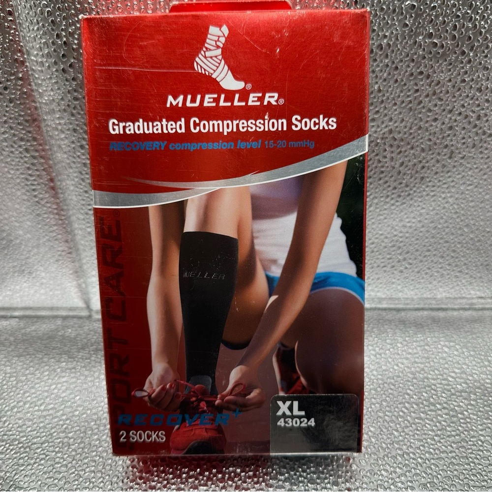 Mueller‎ Black Graduated Compression Recovery Socks One Pair - Extra Large 43024